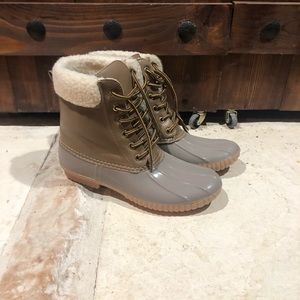 Duck boots brand new